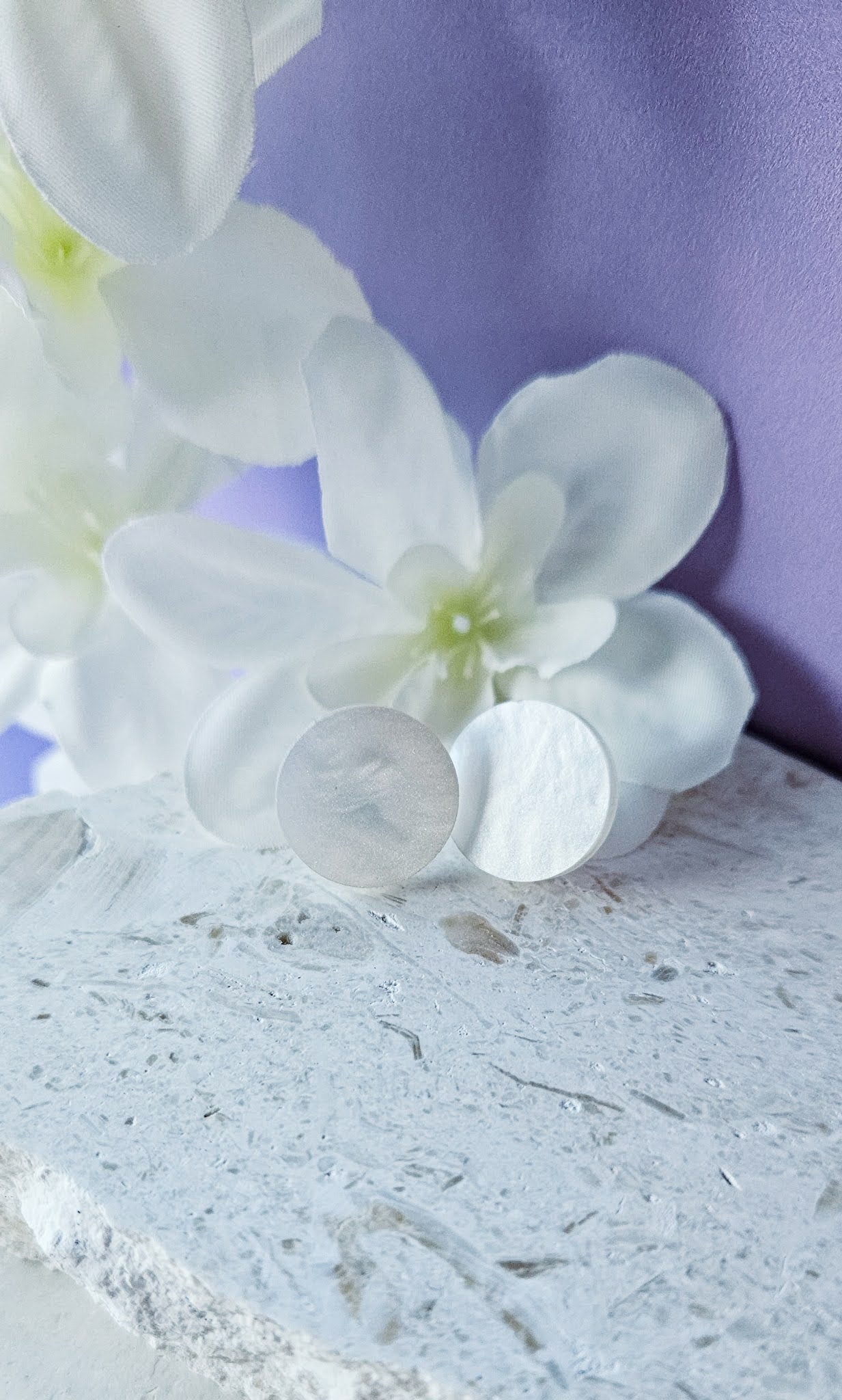 White Marble|Studs