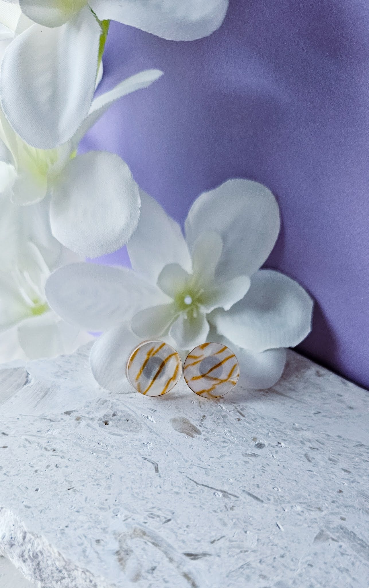 White & Gold Tunnel Foil|Studs